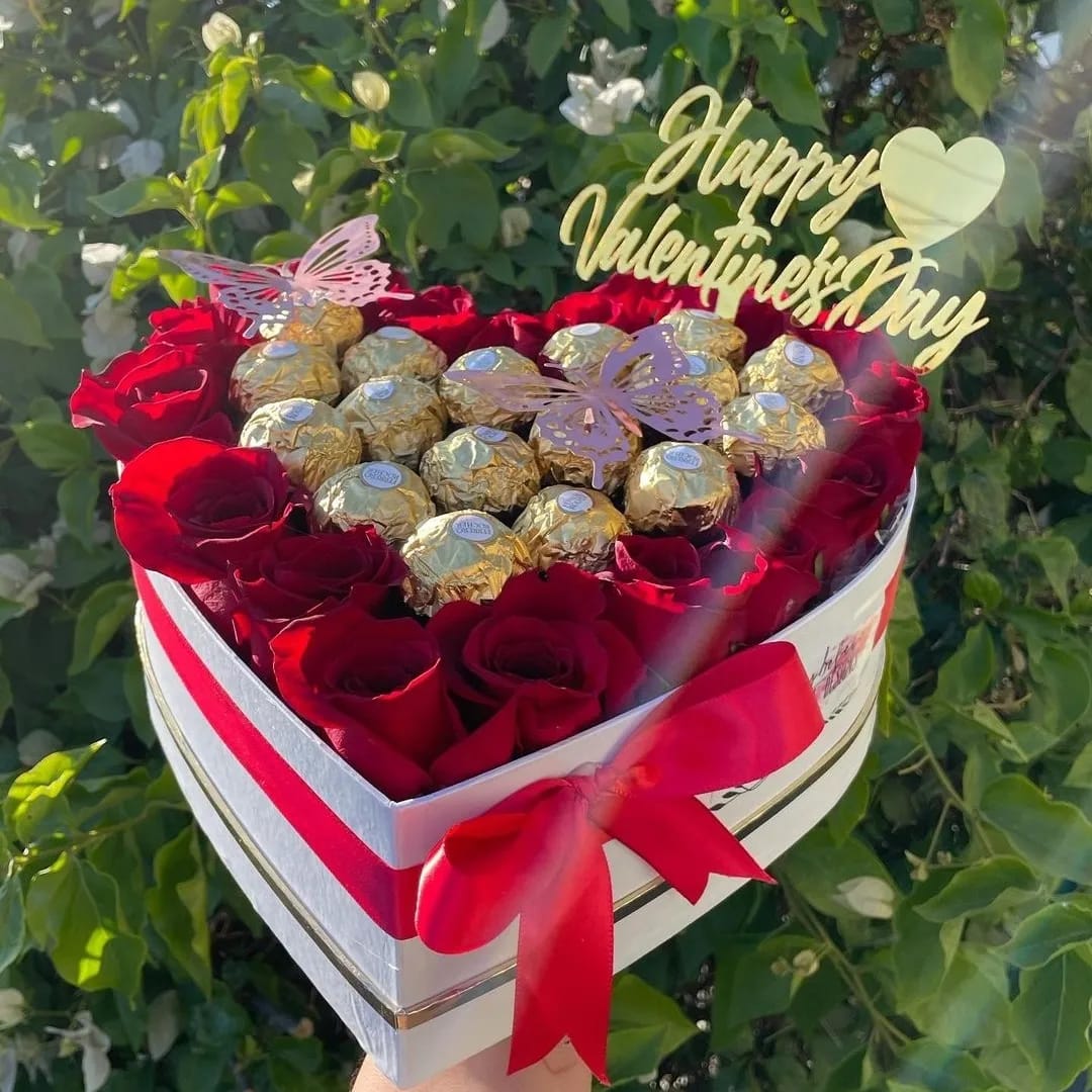 صندوق زهور عيد الحب