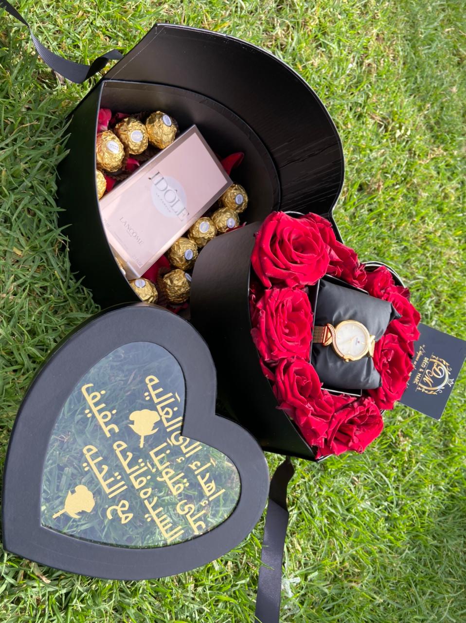 boite fleur rouge avec chocolat - الصورة 2