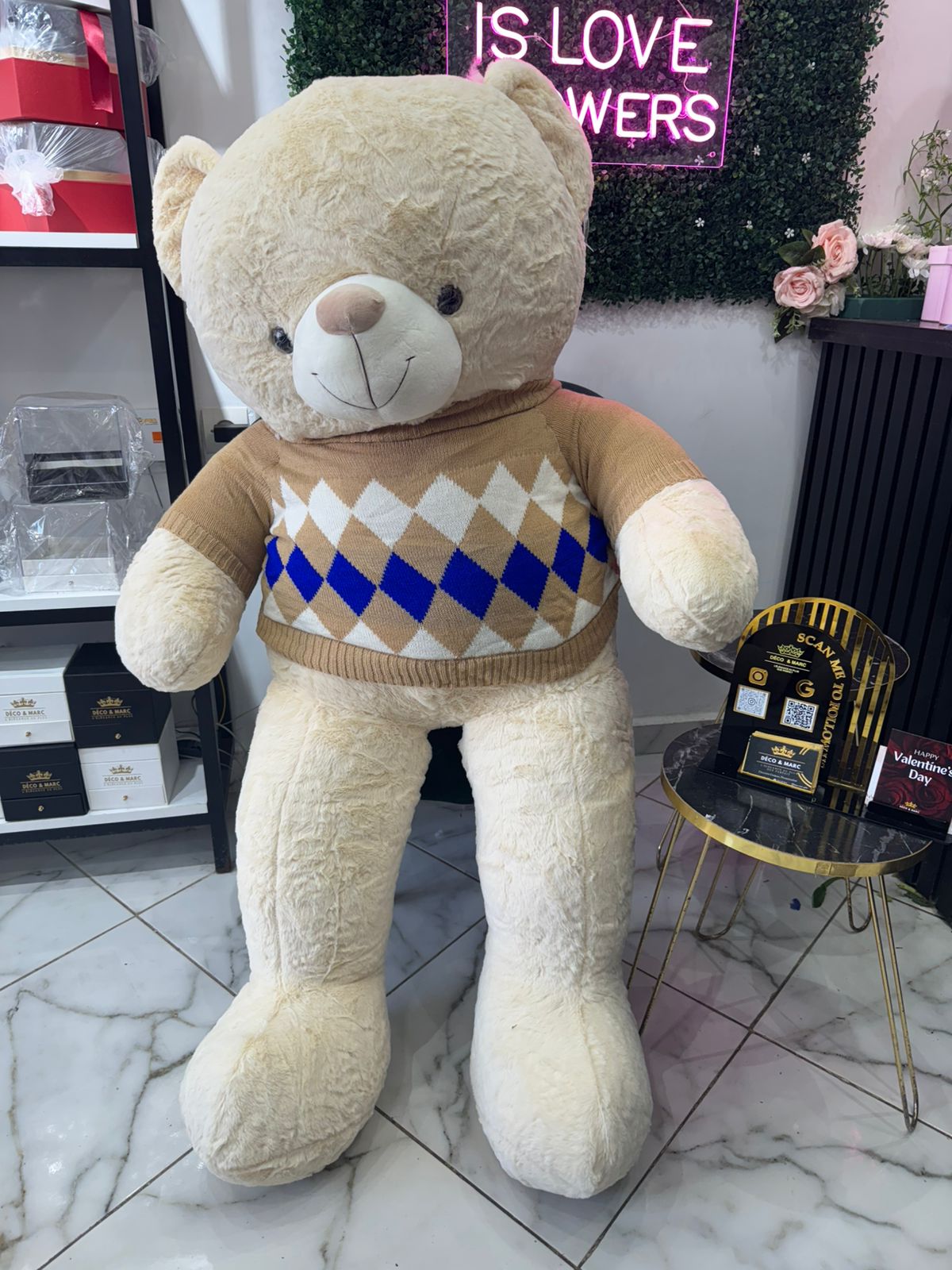 دب كريمي كبير أنيق كبير