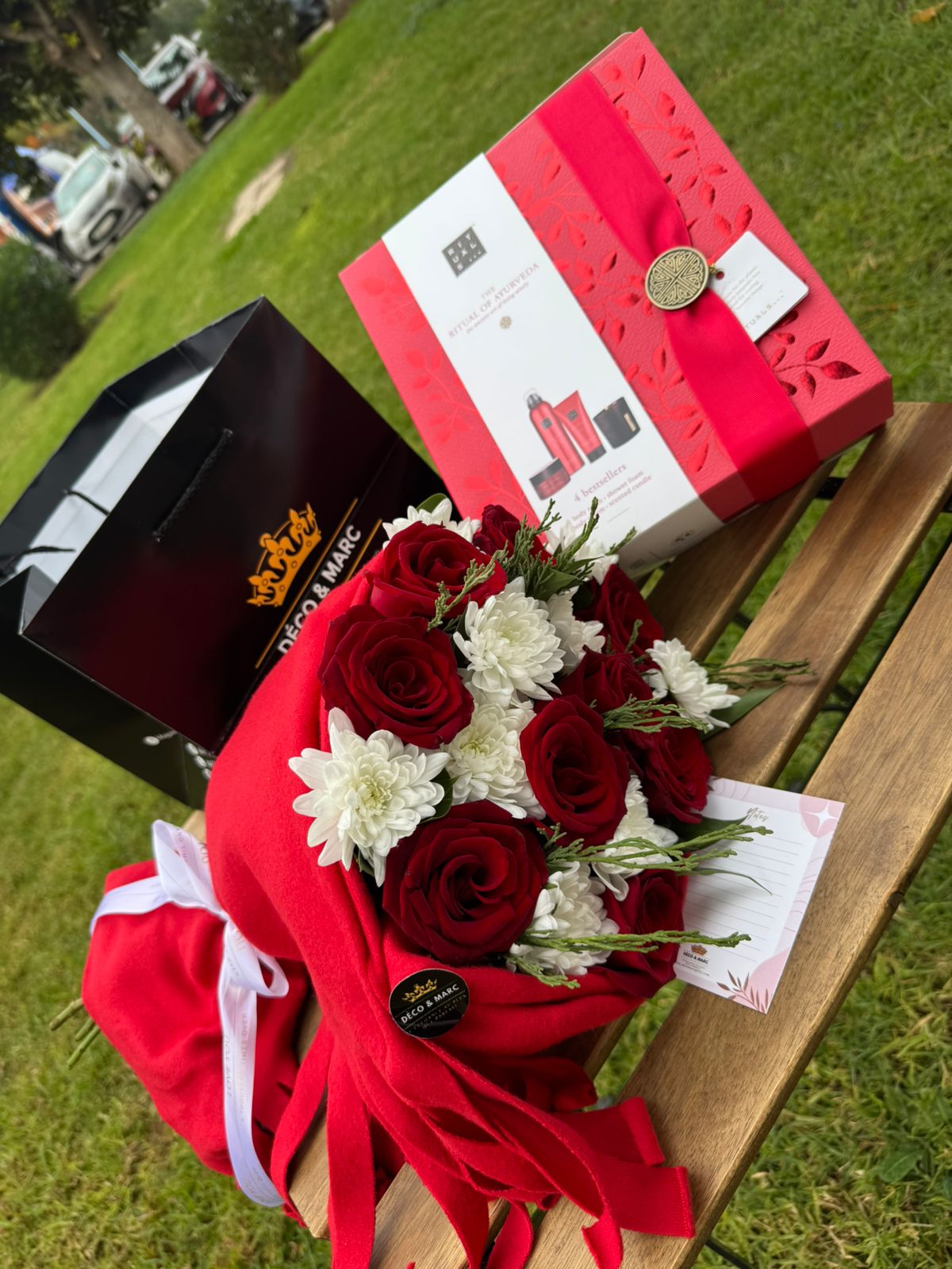 The Ritual of Ayurveda Pack + Mikasa’s Red Scarf Bouquet with Red Roses and White Chrysanthemums - الصورة 3