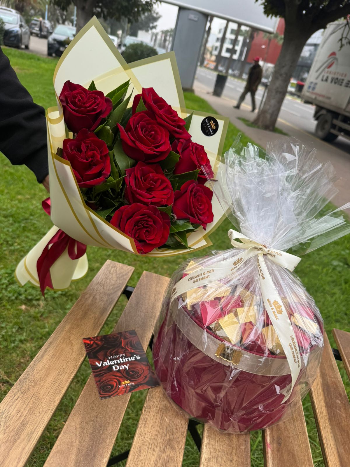 Red Rose Bouquet + Velvet Chocolate Hatbox (450g).