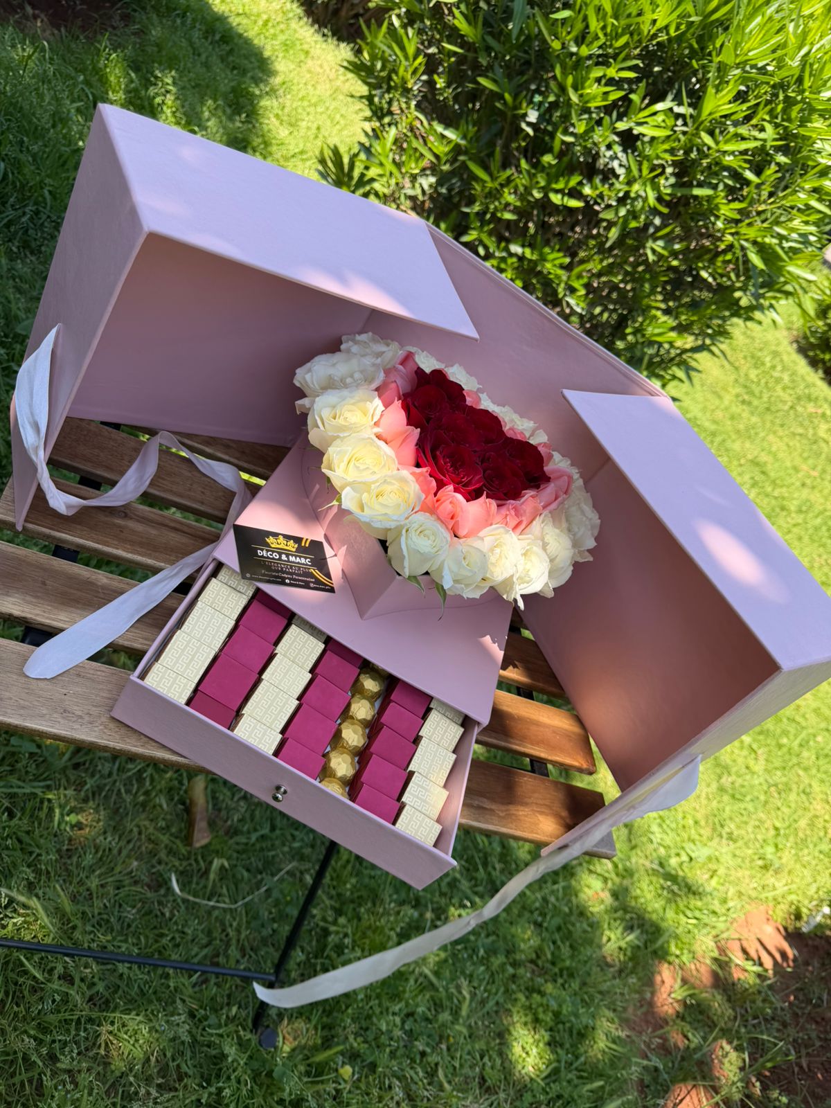 Boîte Magique Cœur Roses & 870g Chocolat Belge - Image 3