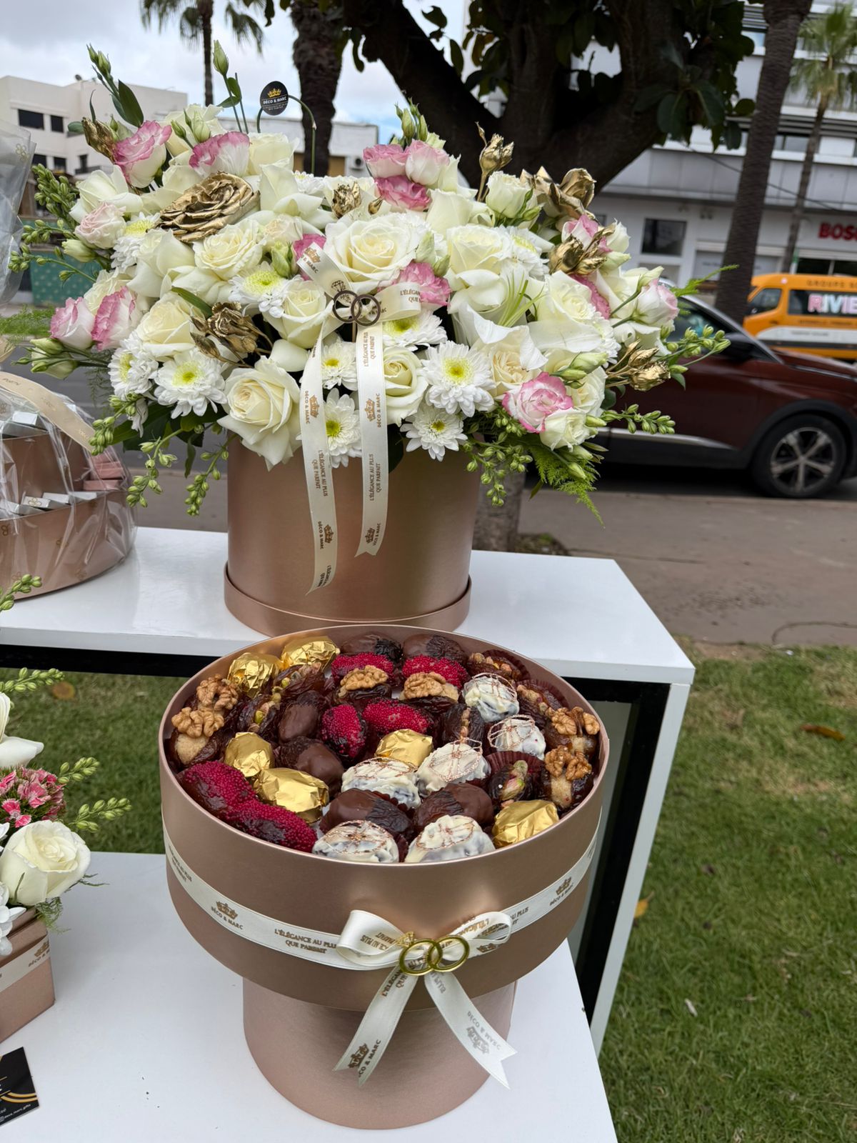 Pack Ta3arof Prestige – Chocolat, Dattes & Composition Florale Luxe – Image 2